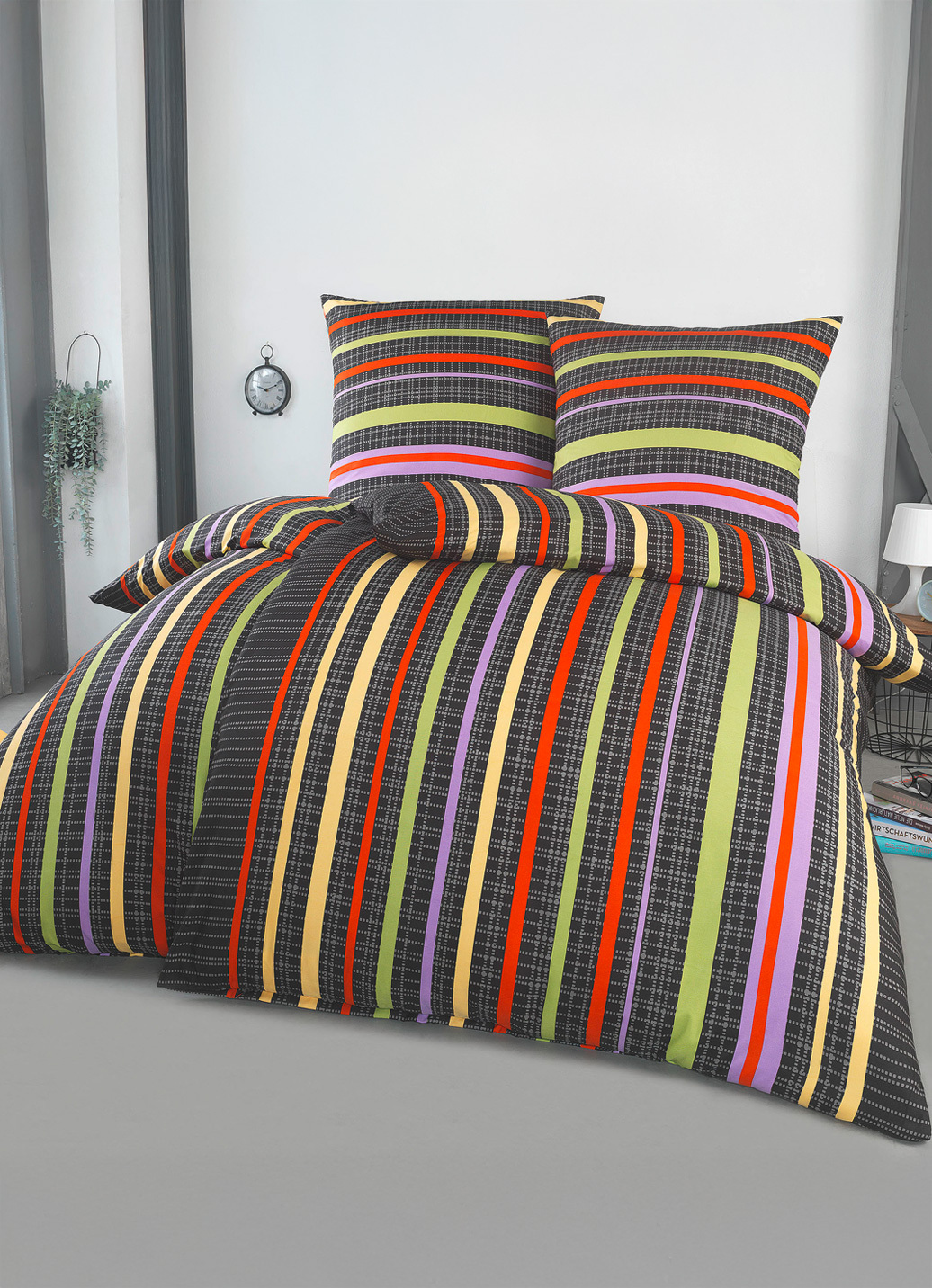 Beidseitig bedruckte Bettwäsche-Garnitur von Dobnig, Größe 111 (40/80 cm + 135/200 cm), Aubergine-Bunt von DOBNIG