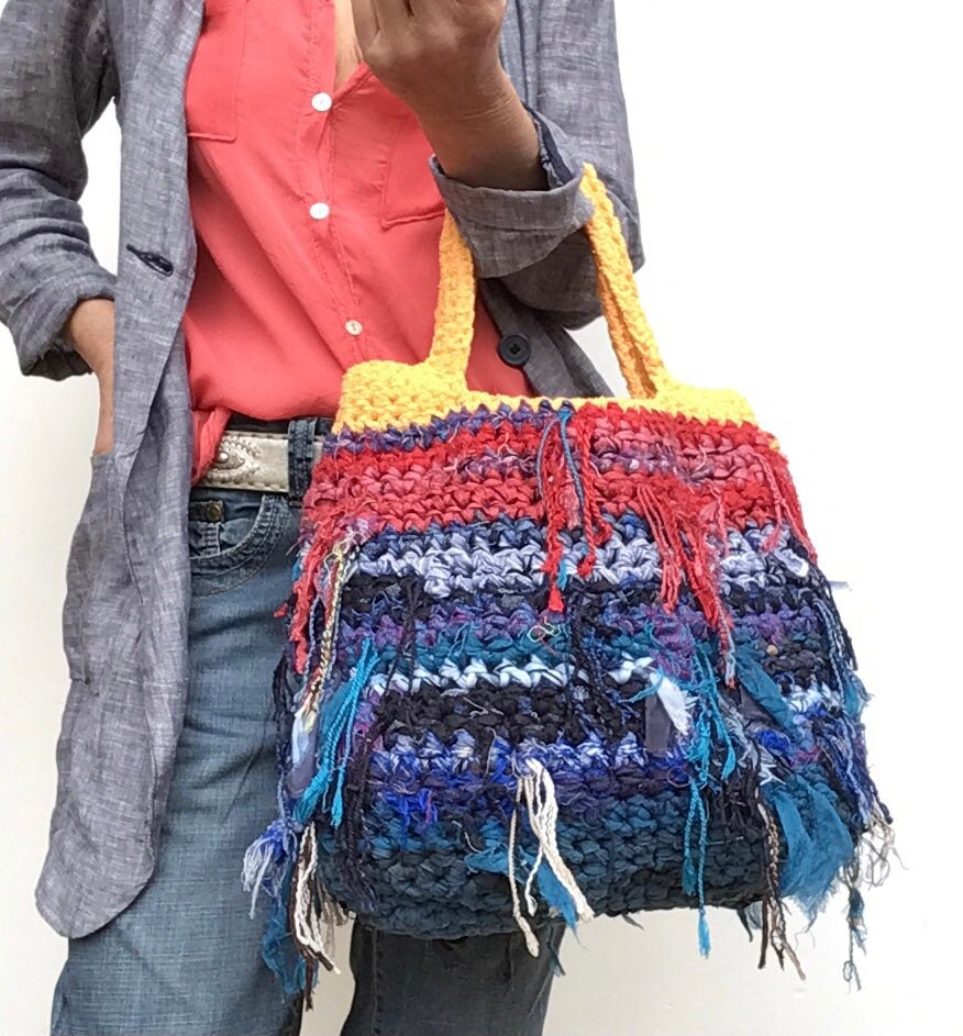 Gehäkelte Handtasche Aus Recycelten Stoffstreifen Und Bretonisch. Crocket Tasche Mit Stoffstreifen. Ooak Gehäkelte Handtasche Aus Recycelten Stoffstreifen Und Bretonisch. Crocket Tasche Mit Stoffstreifen. Ooak von DODOORDO