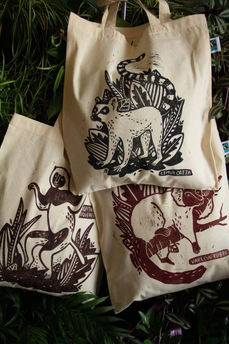 3 Handbedrukte Draagtassen Mit Maki-Ontwerpen - Ringstaartmaki, Ritt Vari En Coquerel's Sifaka von DODOsLemurs