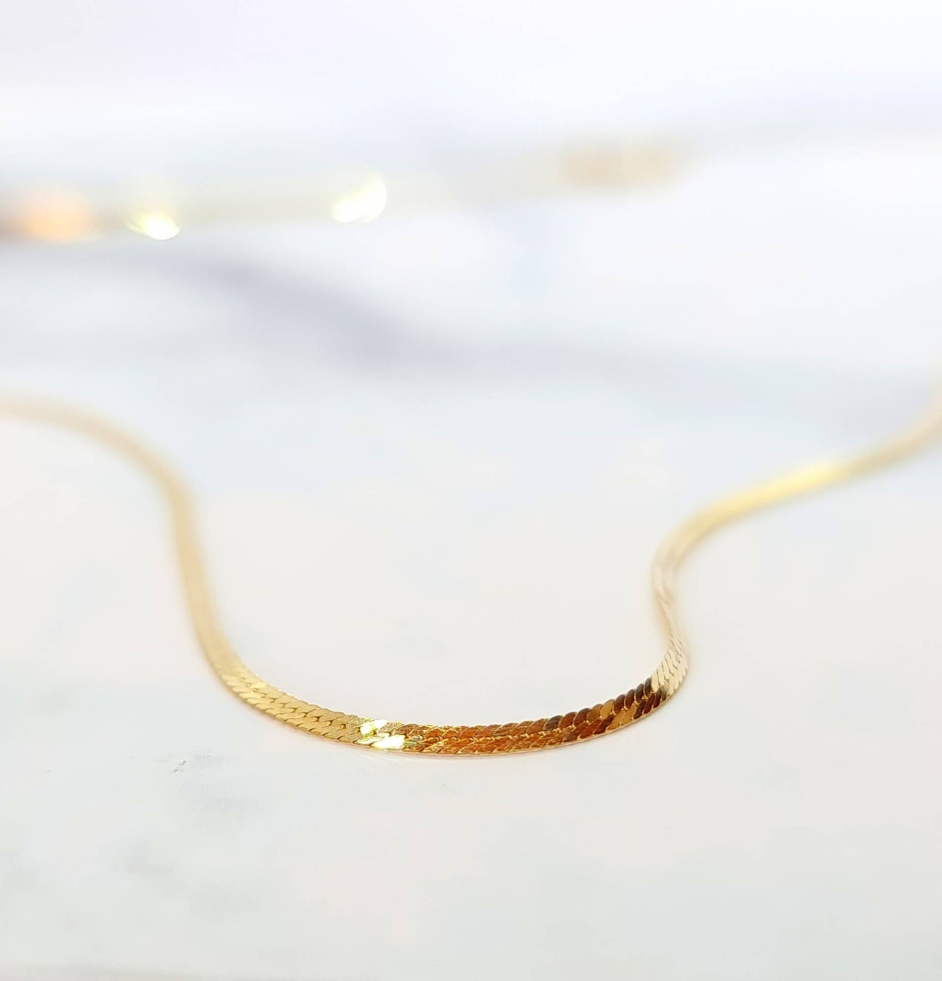 Zierliche Flache Halskette, Goldkette, Minimale Blogger Kombinierbare Zeitlose Halskette von DOHMANSTONE