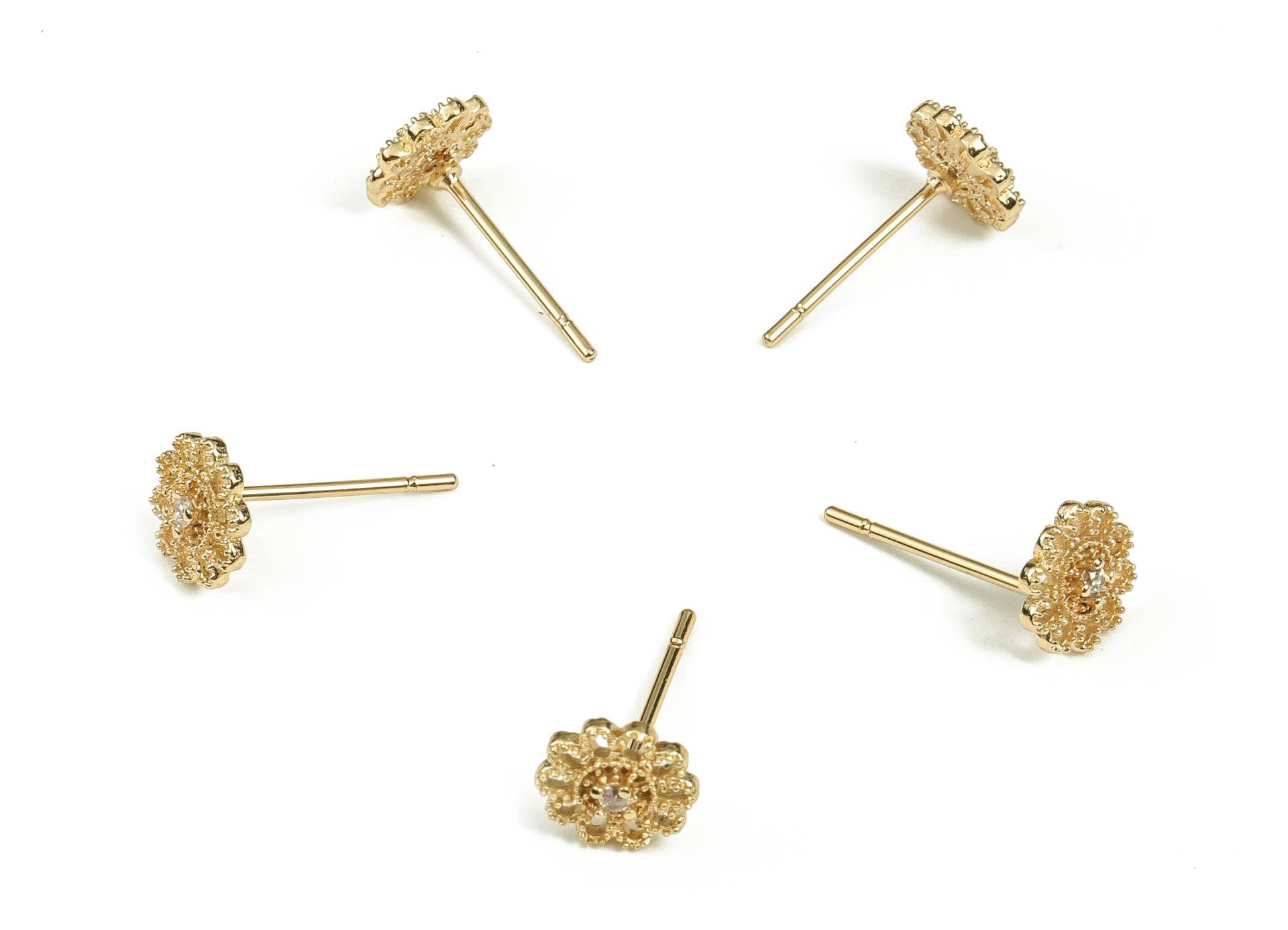 Messing Blumen Ohrstecker Mit Zirkon - Gold 18K Echt Vergoldetes 7, 35x7x 2, 6mm Rgp3463 von DOMEDBAZAAR