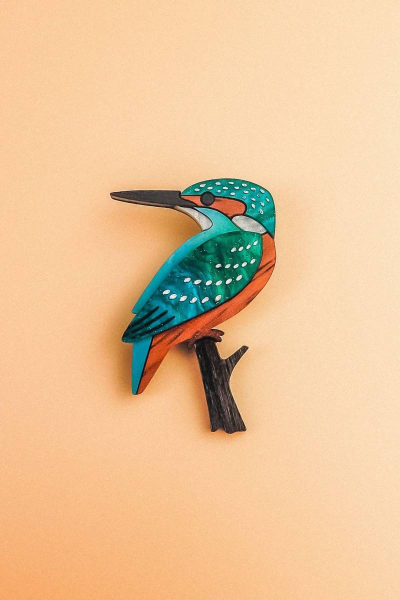 Elegante Eisvogel Brosche Aus Recyceltem Holz Und Acrylglas von DORUZOVA