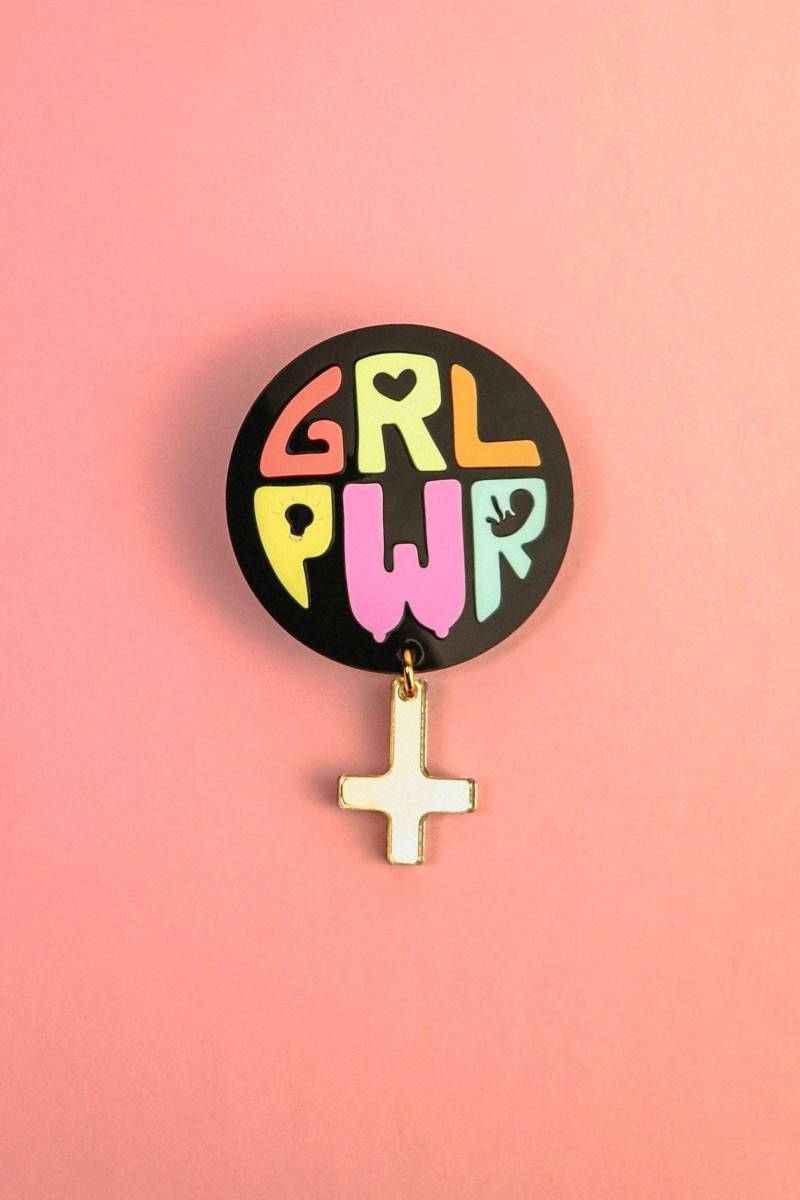 Girl Power Brosche Pastell Acryl Grl Pwr Badge von DORUZOVA