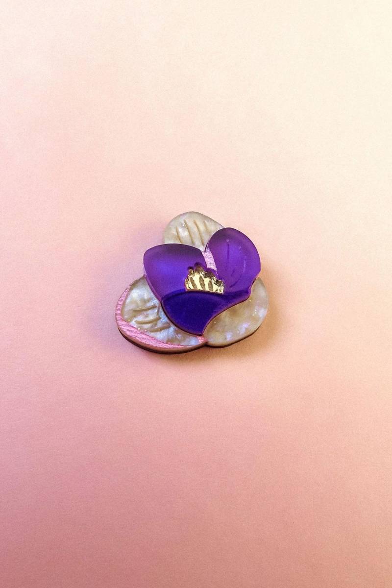 Krokus Blume Anstecknadel Aus Lila Acrylglas von DORUZOVA