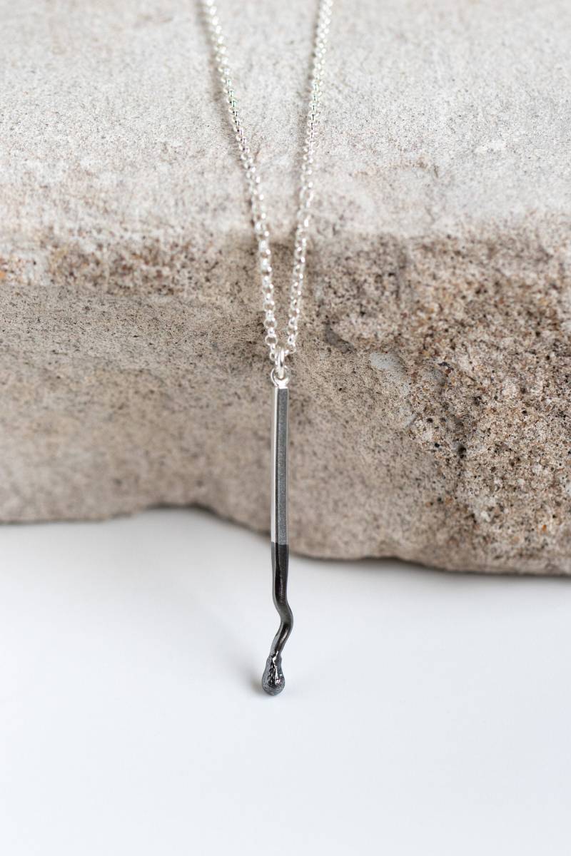 Liebeserinnerung Perfect Match Schmuck Handgemacht Aus Sterling Silber. Gebrannte Silber Streichholz Anhänger in Kette. Einzelstück. Hergestellt von DOSADORNMENTS