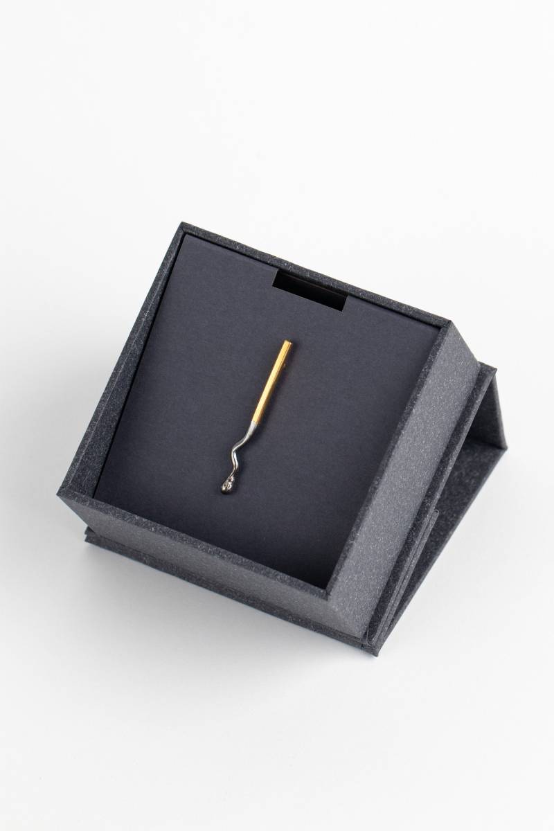 Perfect Match Golden Gebrannte Streichholz Pin. Abbrennen. Passend Zu Schmuck Handgemacht Aus 24K Vergoldeten Sterling Silber. Einzelstück von DOSADORNMENTS