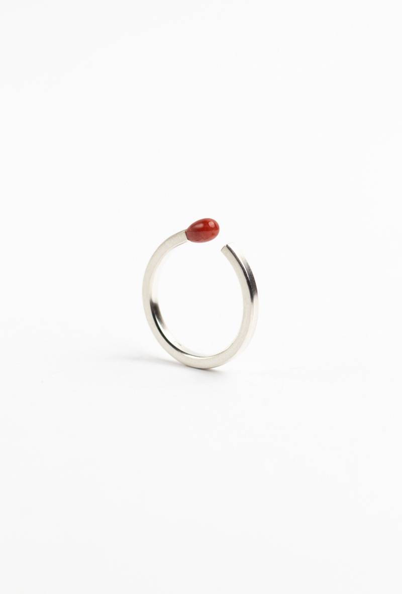 Unbeleuchtet Streichholz-Sterlingsilber-Ring Perfect Match. Handgefertigt in Lettland Aus Recyceltem Sterling Silber Und Erdbeerquarz von DOSADORNMENTS