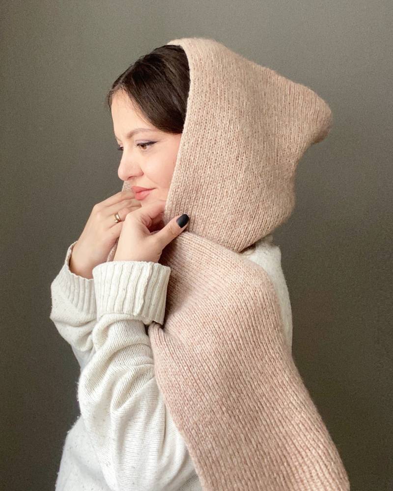 Handgestrickter Alpaka Wollschal Beige Gerippter Scoodie von DOSSOVAwear