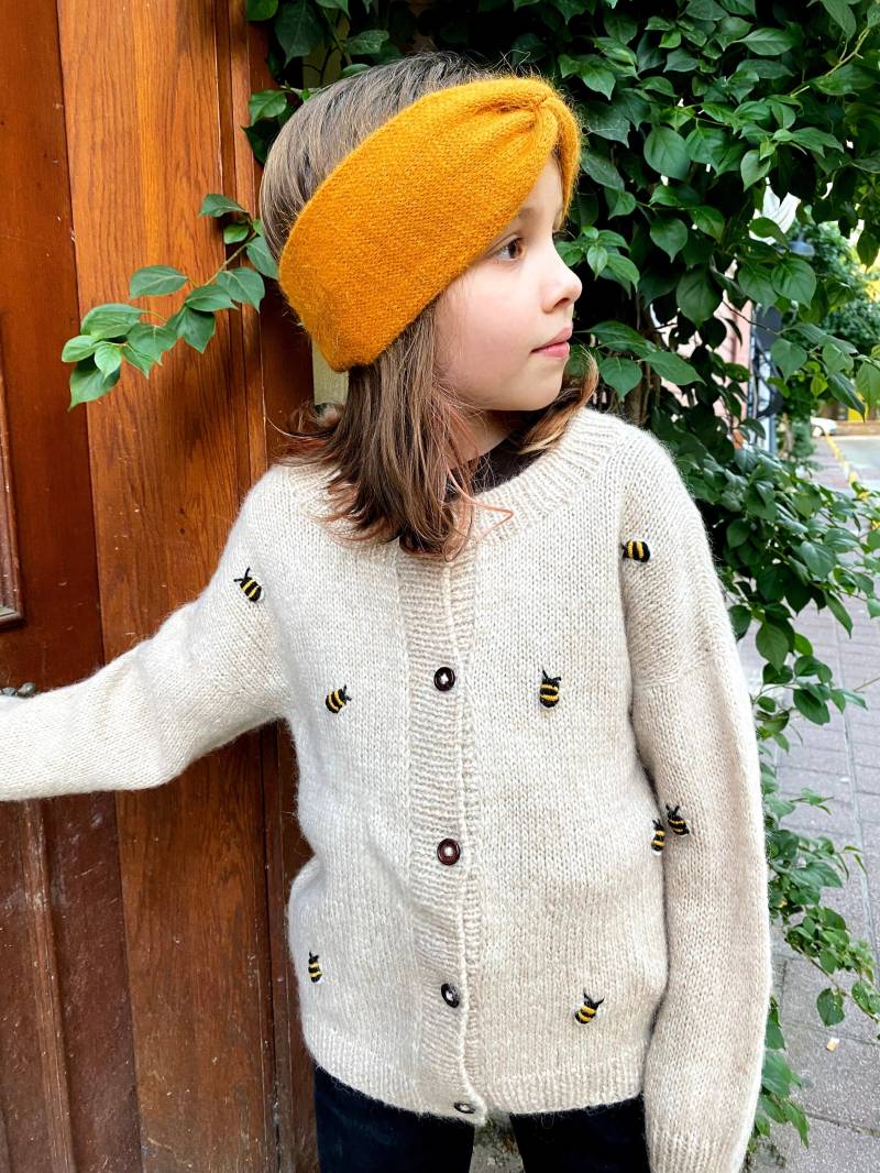 Mädchen Alpaka Strickjacke Grobstrick Bienen-Stickerei, Übergroße Passform von DOSSOVAwear