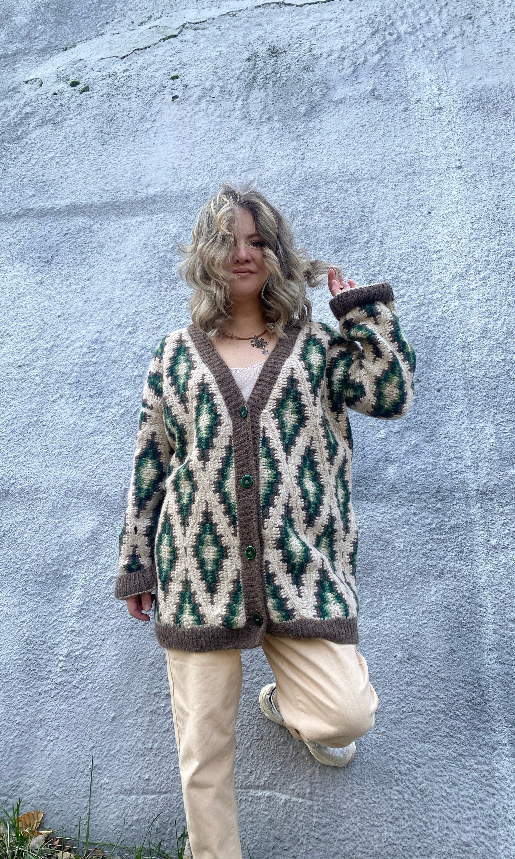 Handgestrickte Ikat Strickjacke. Super Oversized Cardigan. Unisex Grobstrick Mantel. Kuscheliger Oma Große Strickjacke Für Männer Und Frauen von DOSSOVAwear