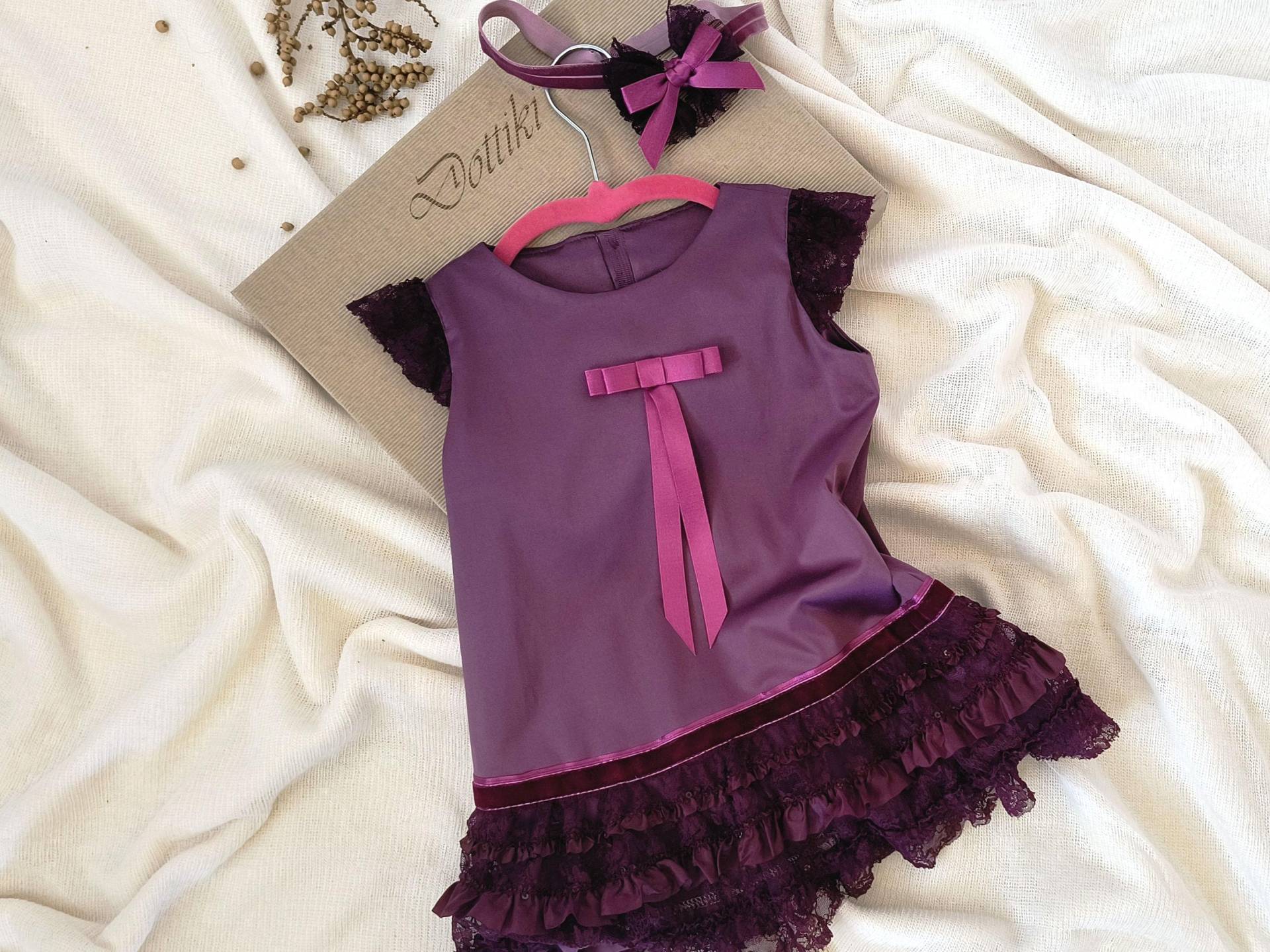 Lila Mädchen Kleid Mit Spitze von DOTTIKI