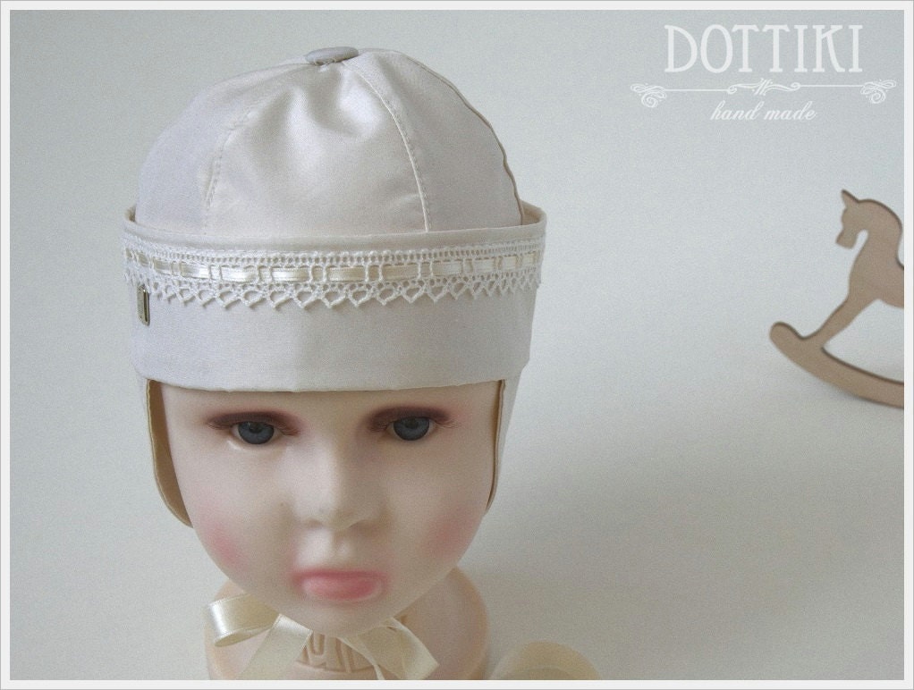 Seiden Baby Taufmütze Weiße Taufmütze Mit Spitze von DOTTIKI