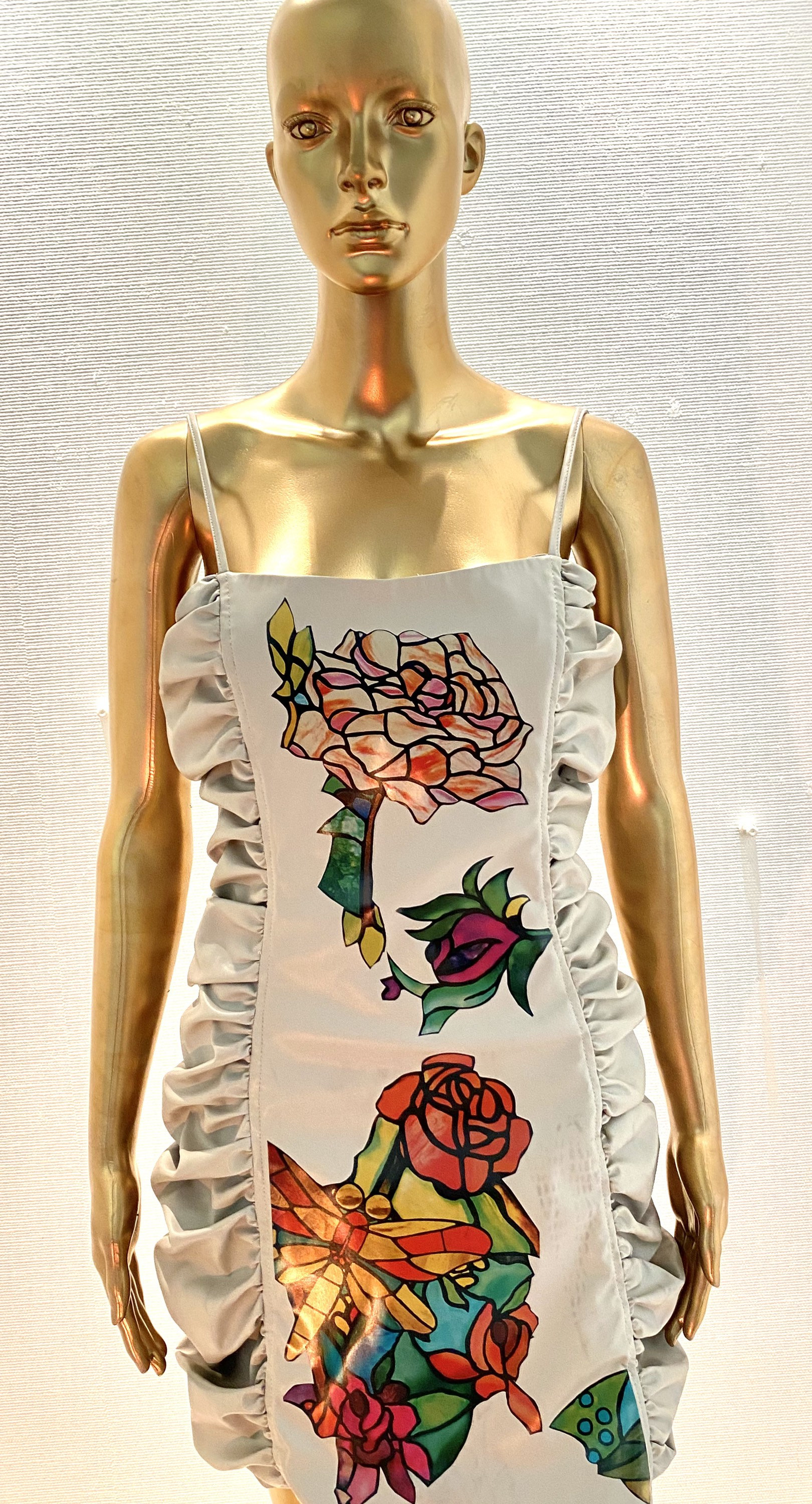 Beiges Veganes Mini - Lederkleid Mit Raffungen Und Floralen Motiven von DOYOULIKEITTOOdesign