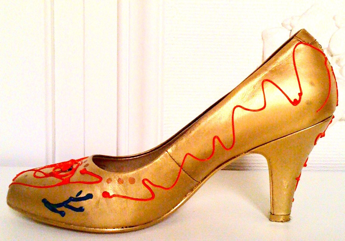 Goldener Schuh Handbemalt von DOYOULIKEITTOOdesign