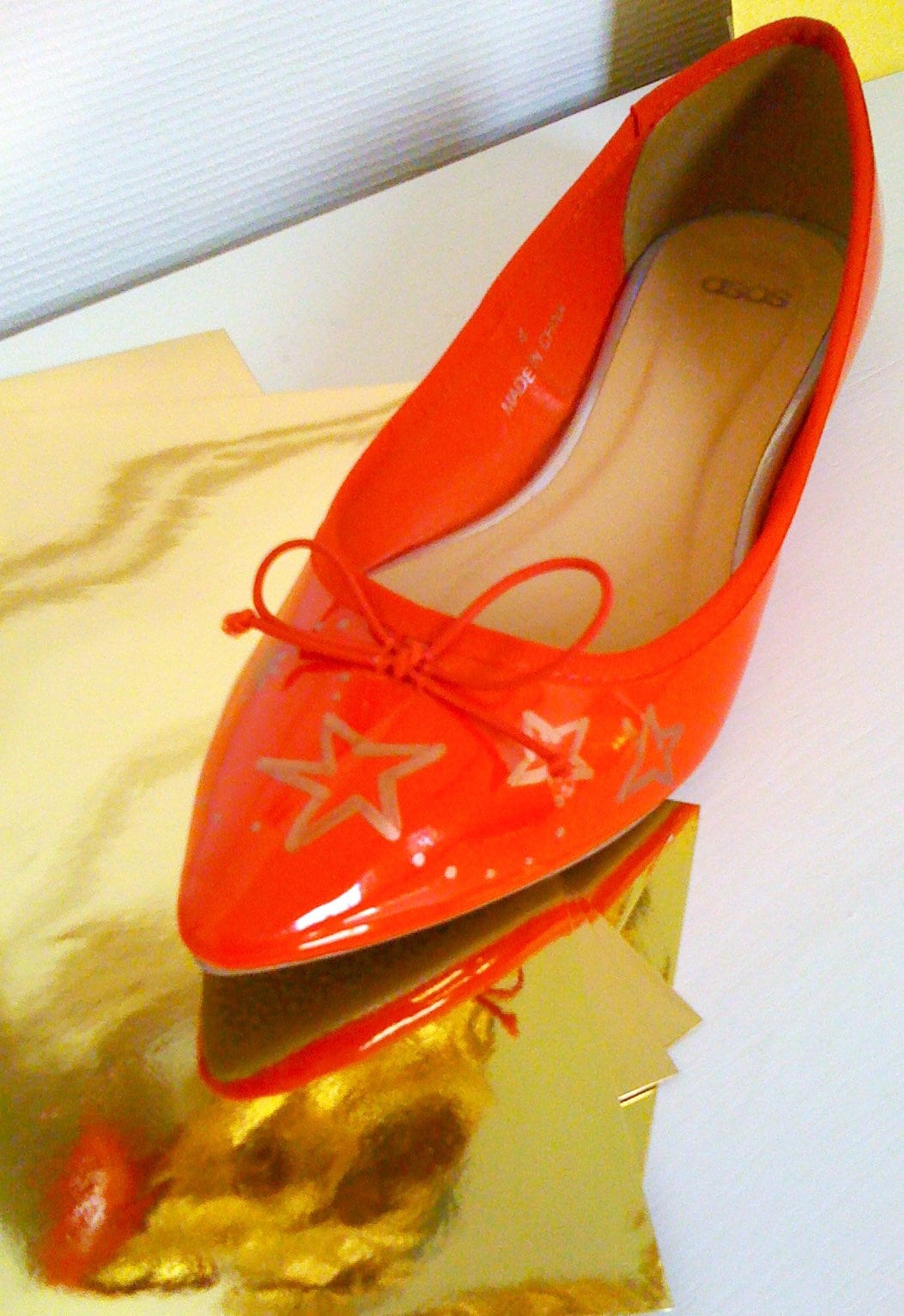 Rote Lack-Ballerinas Golden Bemalt von DOYOULIKEITTOOdesign