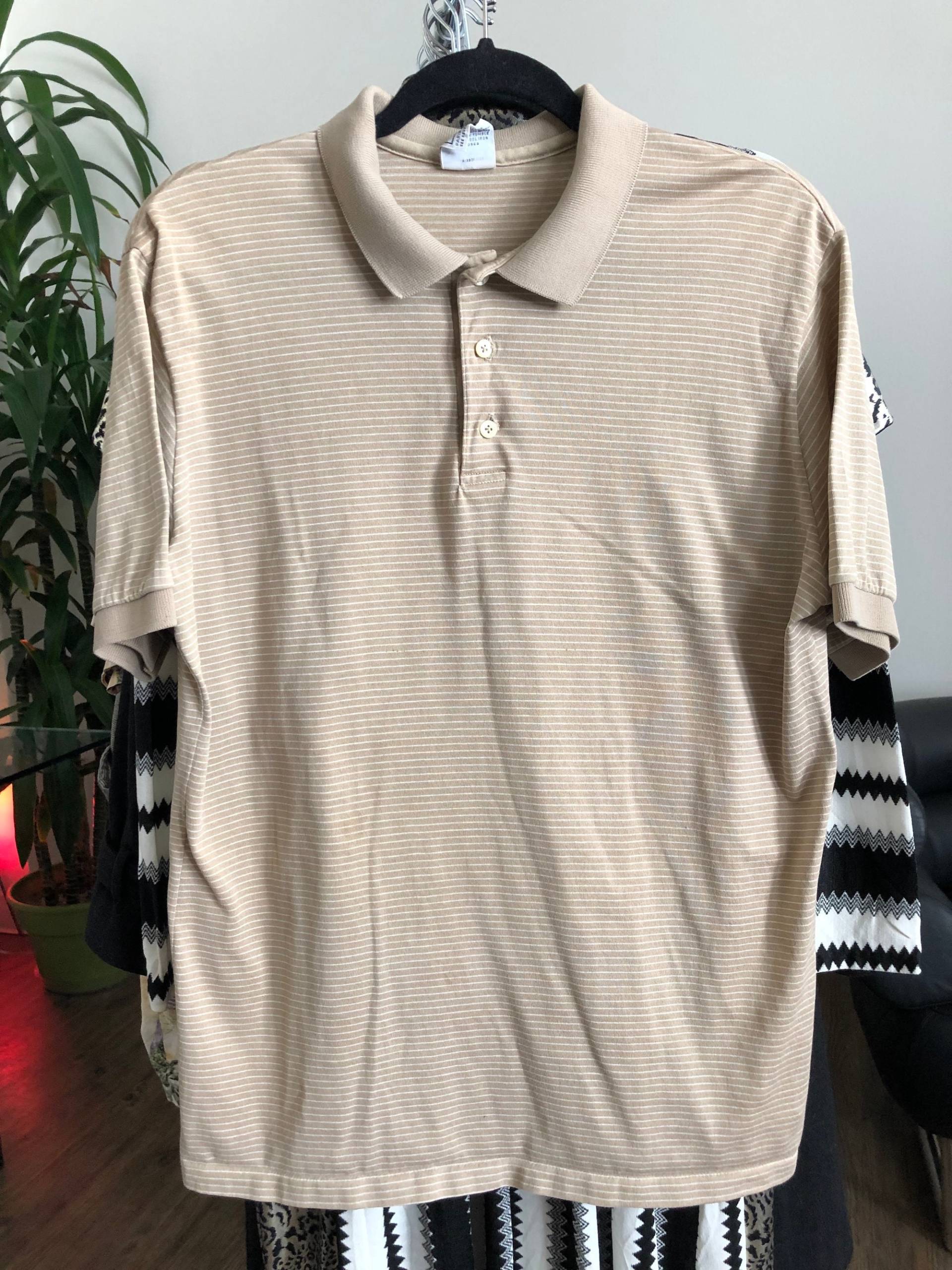 Vintage 1980Er Pierre Cardin Hemd Mit 3 Knöpfen Und Gestreiftem Kragen von DPSvintage