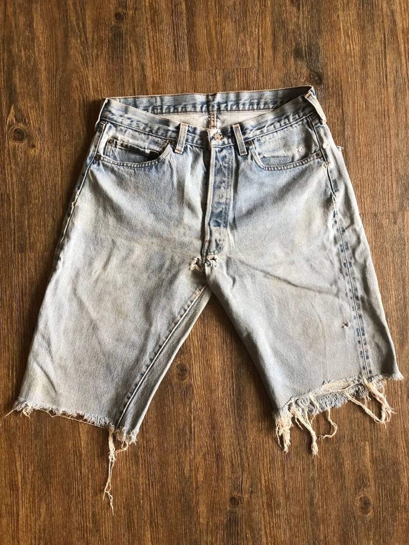 Vintage Hoch Taillierte Redline 501 Button Up Levi Jeans Cutoff Bermuda Shorts von DPSvintage