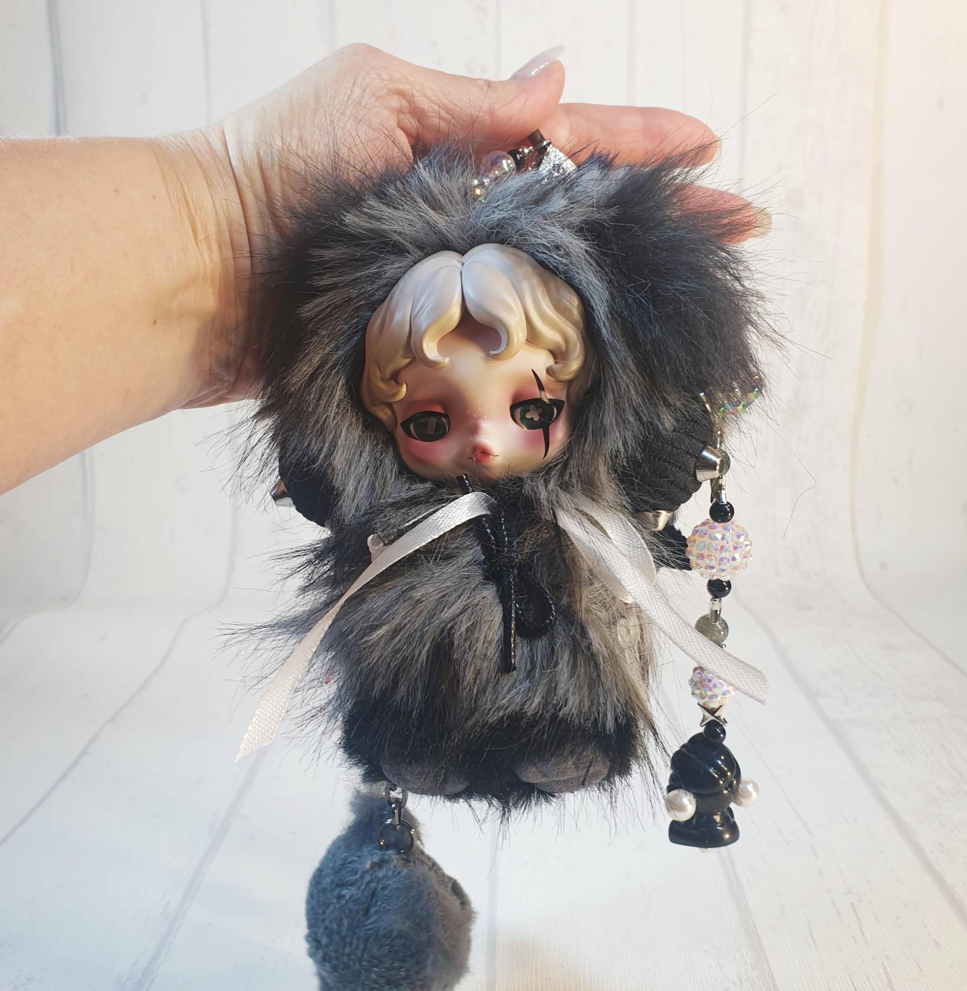 Handmade Plüsch Skullpanda "You Found Me" Taschenanhänger, Taschen Charm The Secret "Buddy Doggie" | 10 Custom Made By Mimi von DRAGONSCALESbyMIMI