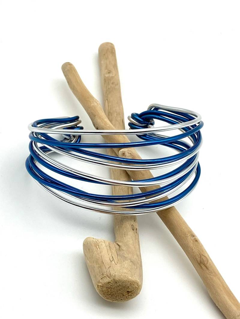 Opulenter Statement - Armreif Aus Aluminiumdraht/Armspange Armschmuck Nachtblau Silberfarben Geschenkidee von DRAHTISTIN