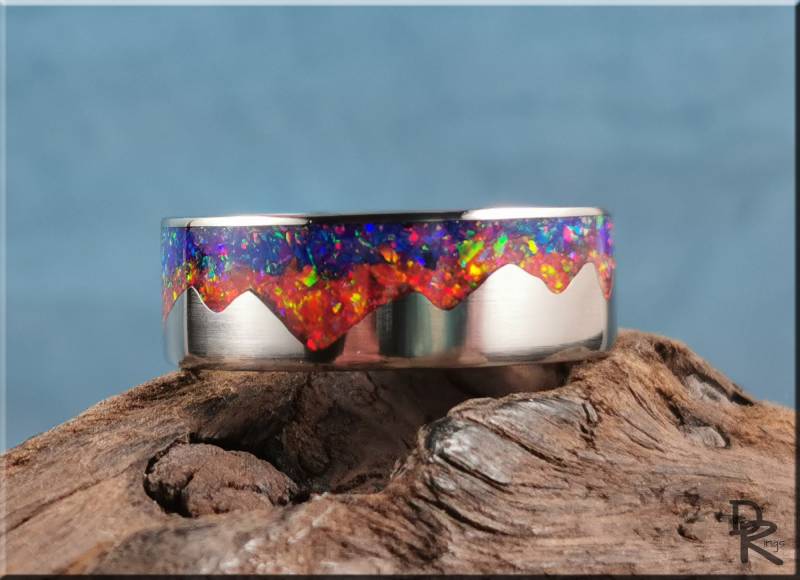 'sunset Mountain' Titanring "Sunset Mit Multi-Opal Inlay von DRRings
