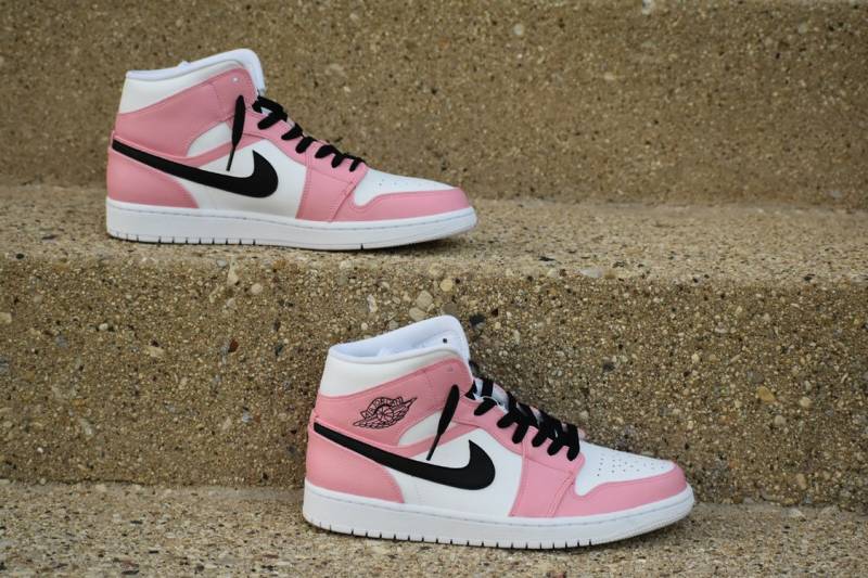 Blink Einmal Jordan 1 Personalisierter in Schwarz Und Pink Blink Einmal Jordan 1 Personalisierter in Schwarz Und Pink von DSCMFRT