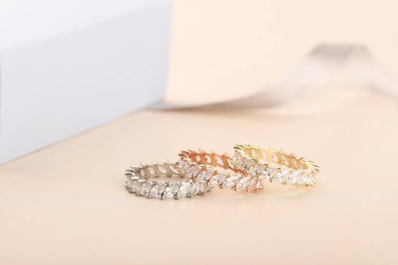 14K Gold Marquise Eternity Stapelbarer Ring 18K Minimalist Edelstein Personalisierter Damen Für Ihre Mutter Valentinstag von DSJewelryUS