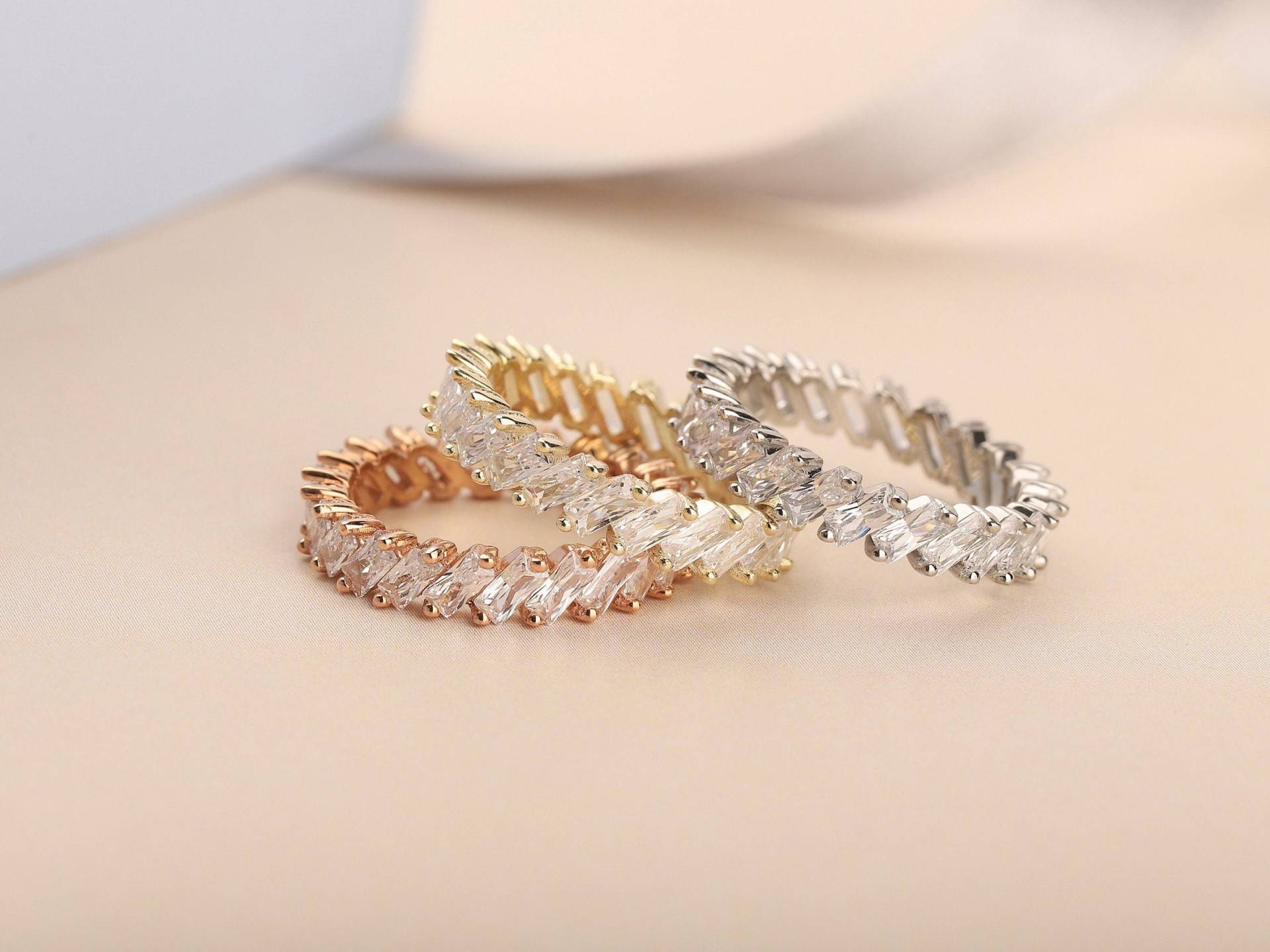 14K Massiver Gold Edelstein Eternity Ring 18K Stapelbarer Damen Stapel Diamant Für Ihre Mutter Valentinstag von DSJewelryUS