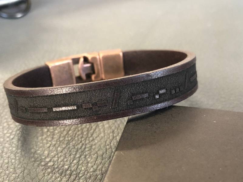 Gravierte Morse-Code-Armbänder Für Mann Morse-Code Unisex Lederarmband Personalisierte Herren Morse-Code-Leder-Armbänder von DSaying