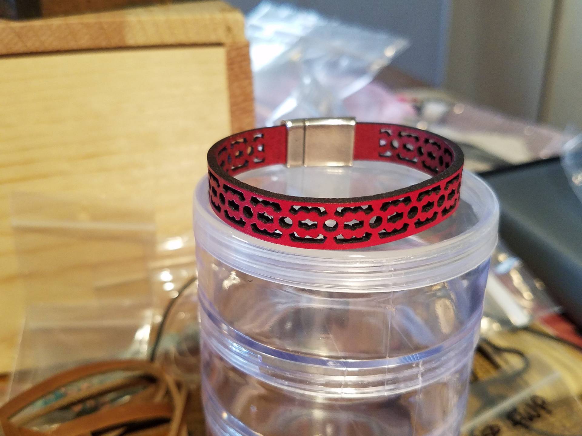 Laser-Cut Lederarmband Laser-Cut Lederarmband von DSignsbyDAnn