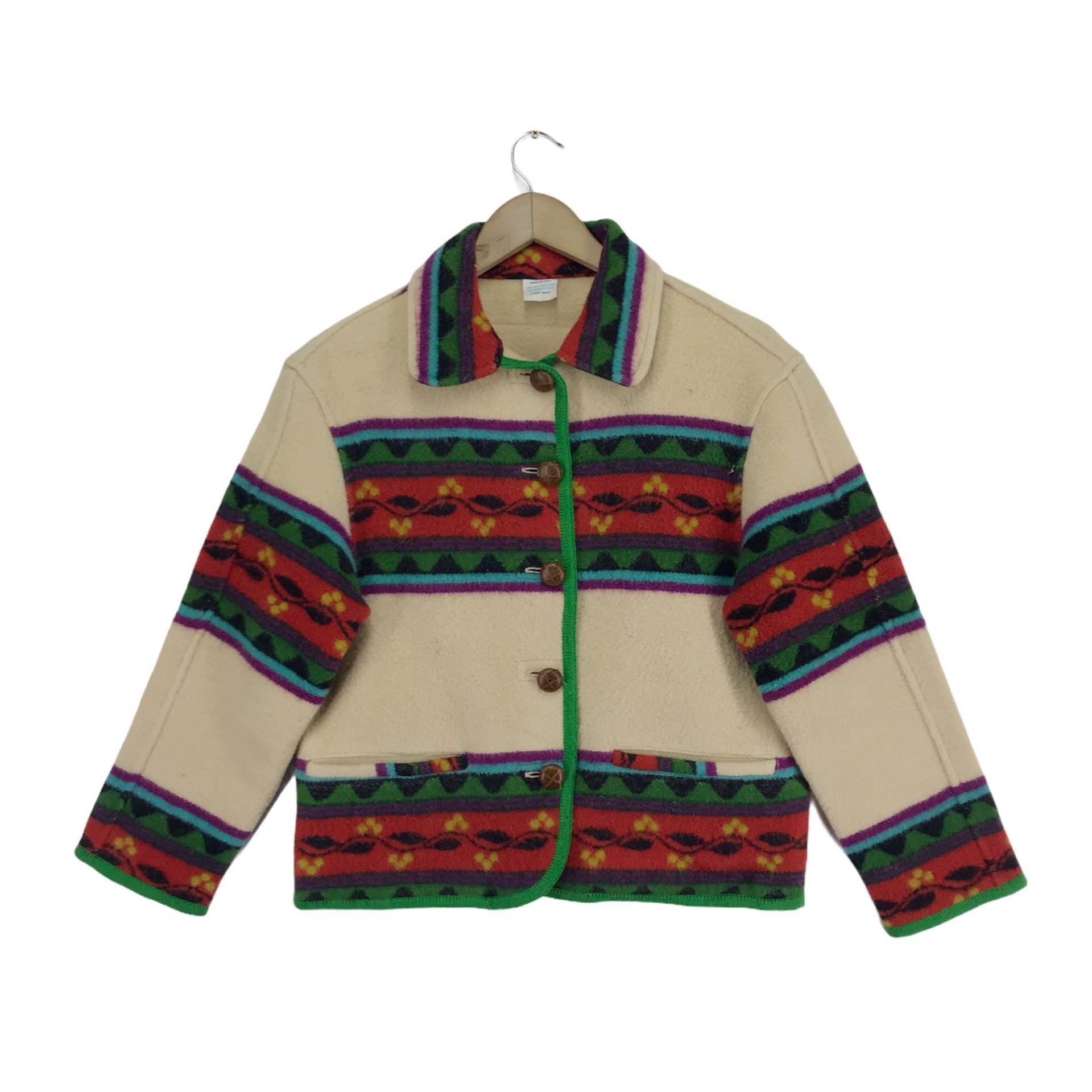 Vintage Benetton Wolle Native Jacke Knopf United Colors Of Kurzjacke Mittlerer Größe Made in Italy von DTHREESTORE