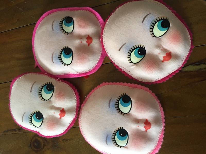 Dunkelrot Vintage Broschepuppengesicht Groß von DUNKELROTde