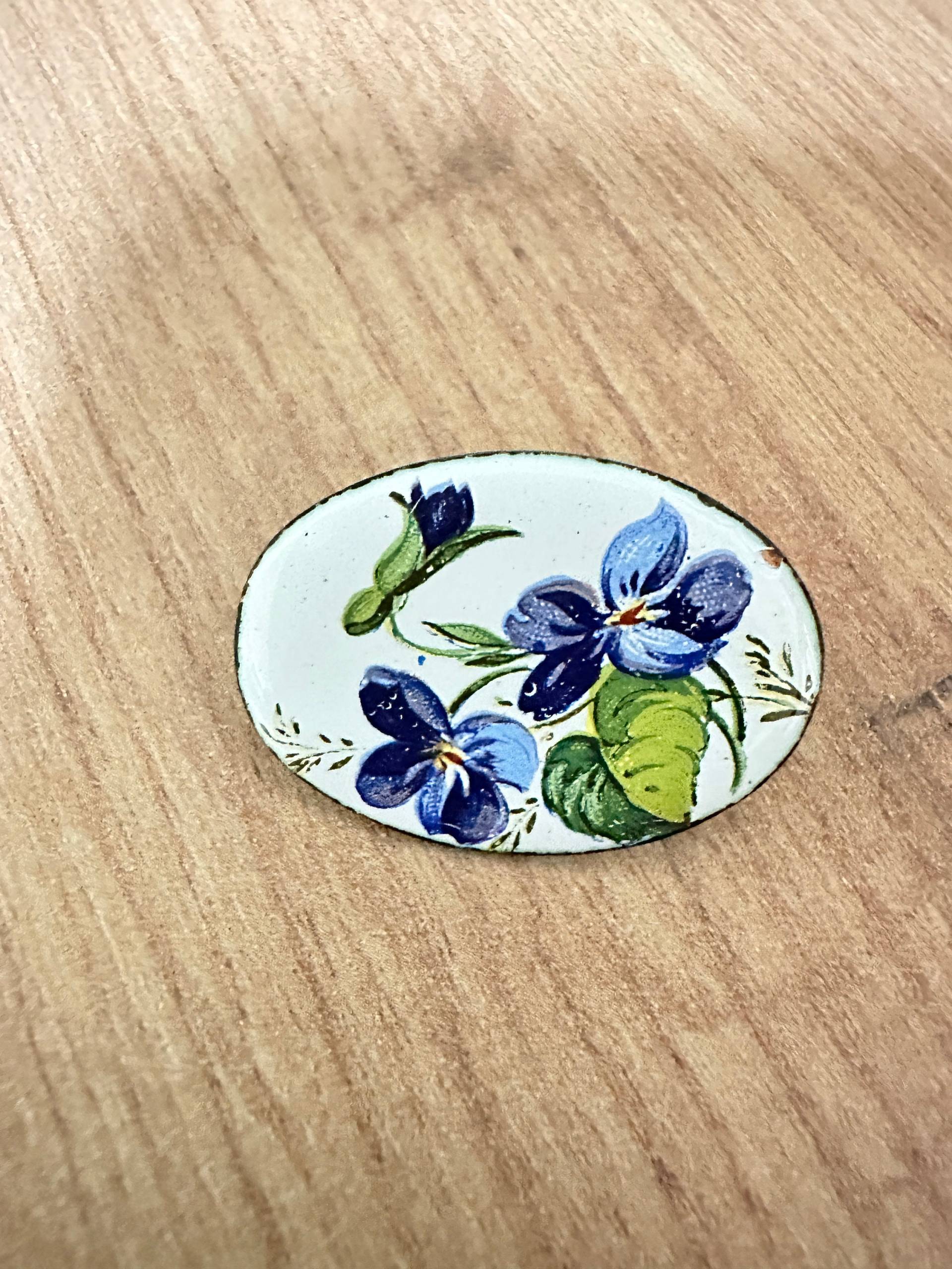 Kleine Brosche Emaille Mit Floralem Design von DUNKELROTde