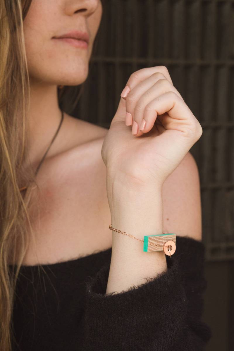 Aqua Holz Armband // Rechteck Aus Eichenholz Mit Geflochtener Gliederkette von DUOFAB