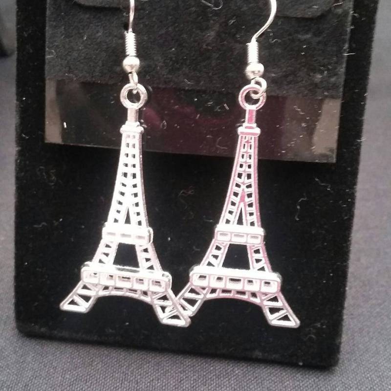 Eiffel Tower Ohrringe Durchbohrt Oder Clip Auf Silvertone von DVDESIGNSJEWELRY