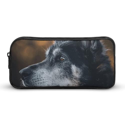 DWVTFSM Federmäppchen, Motiv: Portrait eines alten Hundes, großes Fassungsvermögen, niedliches Federmäppchen, Make-up-Kosmetiktasche für Damen und Herren DWVTFSM Federmäppchen, Motiv: Portrait eines alten Hundes, großes Fassungsvermögen, niedliches Federmäppchen, Make-up-Kosmetiktasche für Damen und Herren von DWVTFSM