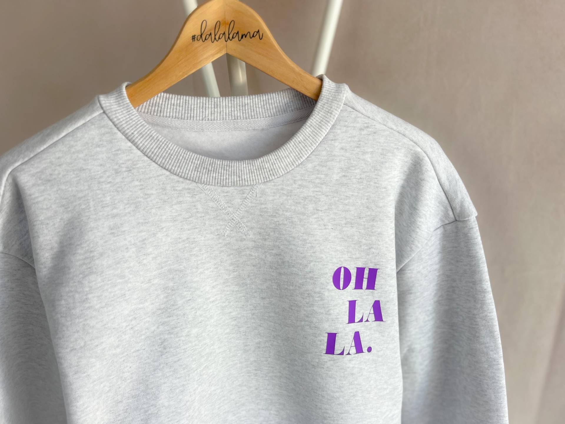 Statement-Pullover "Oh La La' | Pullis Mit Statement in Neon Berry Unisex Pullover Statements Größe M Statement-Pullover "Oh La La' | Pullis Mit Statement in Neon Berry Unisex Pullover Statements Größe M von DaLaLama