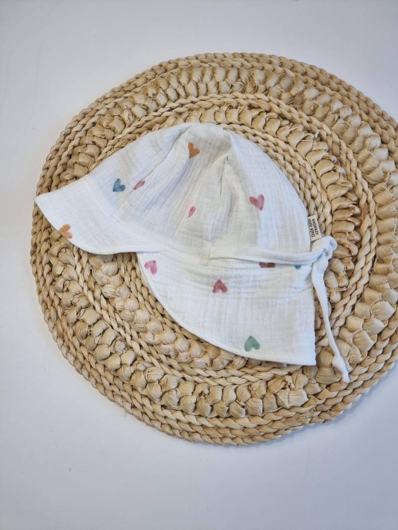Sommerhut Aus Musselin Für Babys Und Kinder Mit Schirm Nackenschutz in 4 Größen von DaLeAnncreative