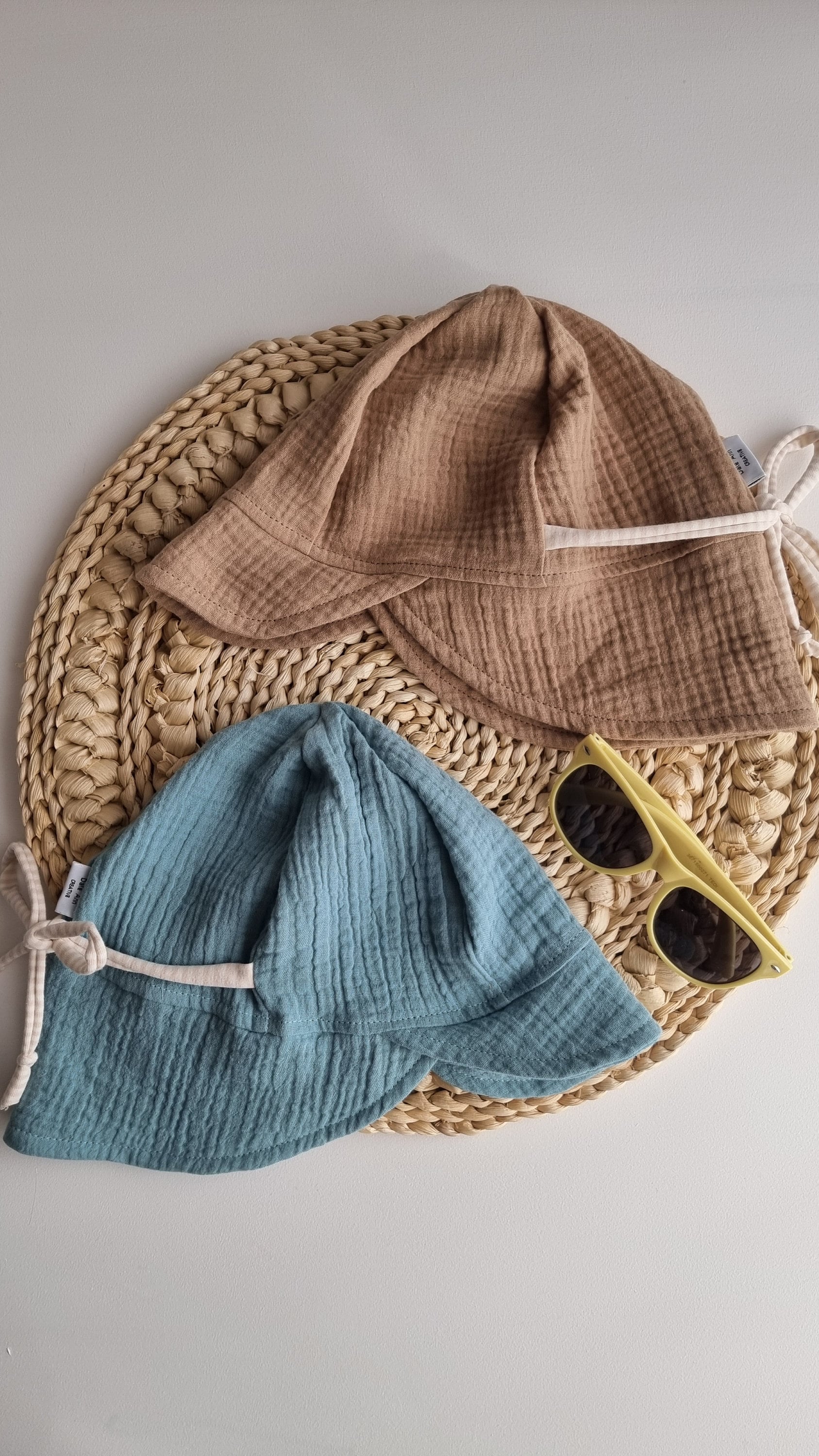 Sonnenhut Aus Musselin Für Babys Und Kinder Mit Schirm Nackenschutz in 4 Größen von DaLeAnncreative