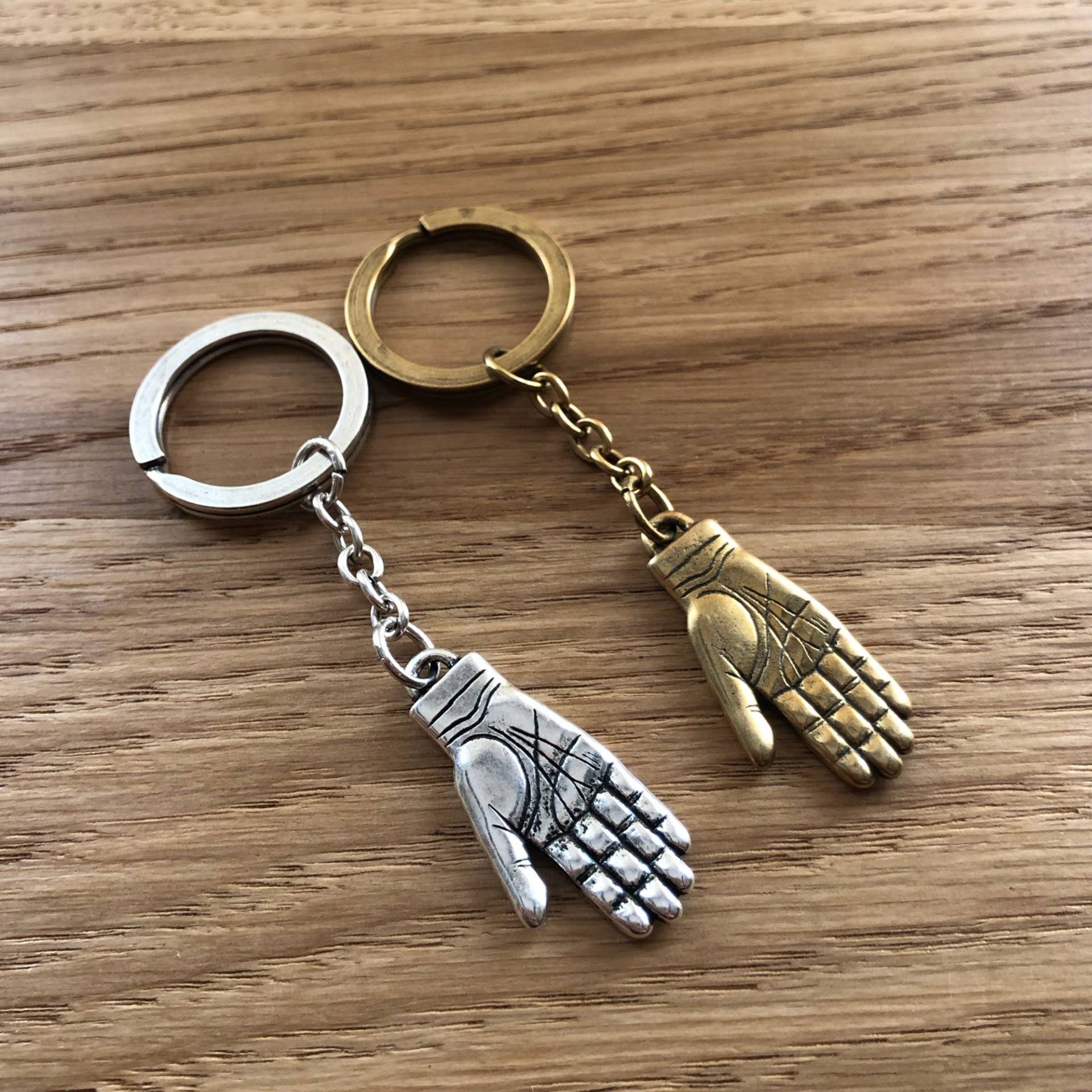 Palmistry Hand Schlüsselanhänger. Palmistrie. Offener Charm. Hände Amulett. 8. Jahrestag Geschenk Palmistry Hand Schlüsselanhänger. Palmistrie. Offener Charm. Hände Amulett. 8. Jahrestag Geschenk von DaLeeShop