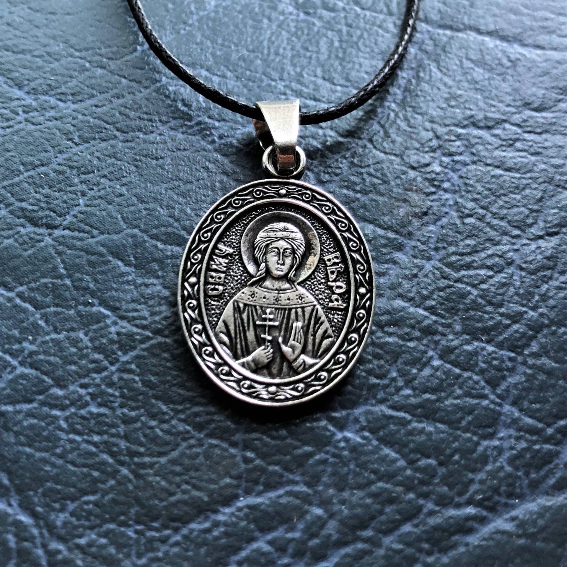 Saint Vera | Glaube Christlich-Orthodoxe Anhänger. Heiliger Märtyrer St. Christian Charm. Religiöses Geschenk Für Vera. Muttertagsgeschenk Saint Vera | Glaube Christlich-Orthodoxe Anhänger. Heiliger Märtyrer St. Christian Charm. Religiöses Geschenk Für Vera. Muttertagsgeschenk von DaLeeShop