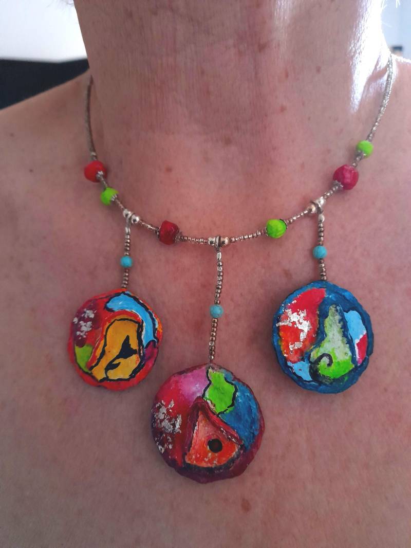 Halskette, Papiermaché, Glasperlen, Anhänger Rot Orange Grün Blau Silber, Statement Kette, Boho Ethno, Unikat Handgemacht, Geschenk Frauen Halskette, Papiermaché, Glasperlen, Anhänger Rot Orange Grün Blau Silber, Statement Kette, Boho Ethno, Unikat Handgemacht, Geschenk Frauen von DaPaPuli