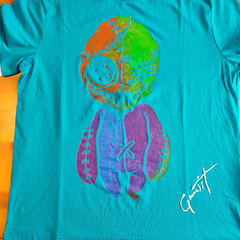 Handbemaltes Fluoreszierendes Rave Teddy T-Shirt von DaShroo
