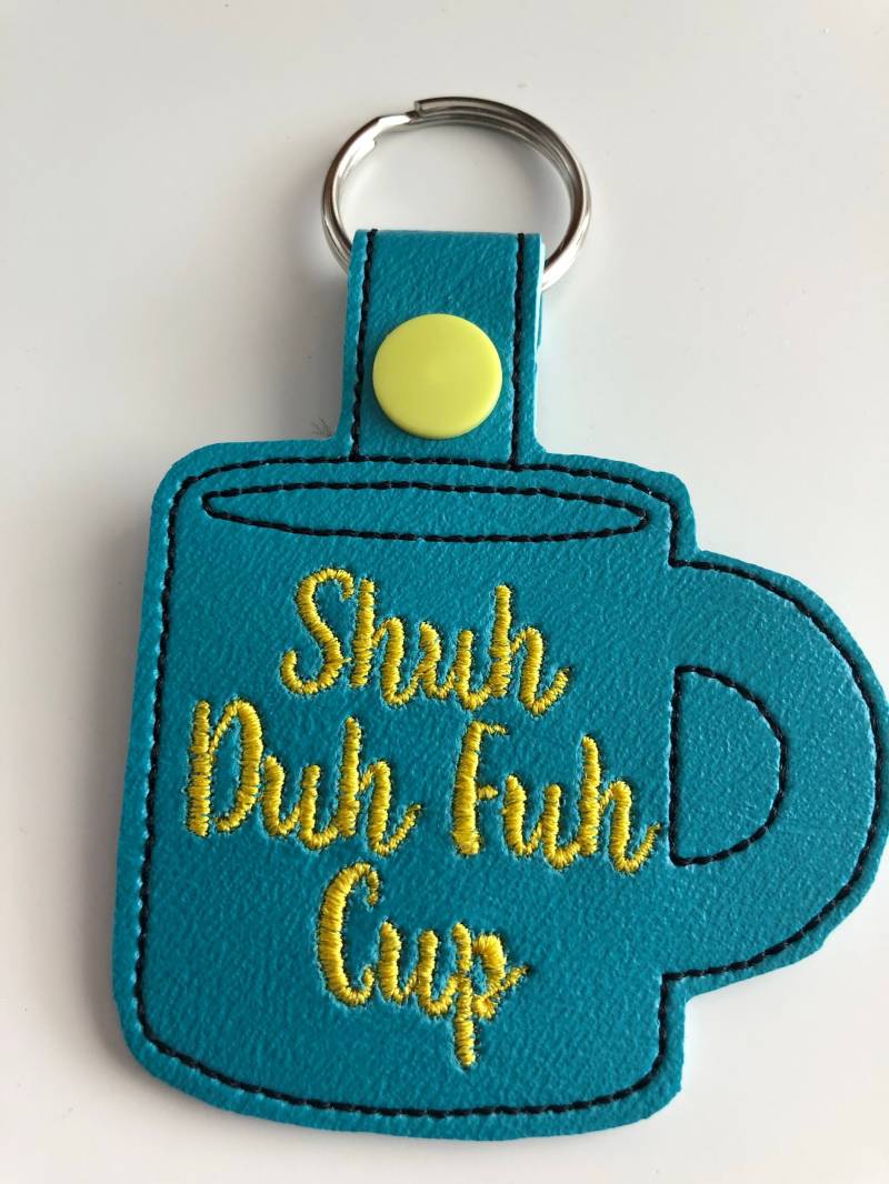 Shuh Da Fuh Tasse Bestickte Druckknopf/Schlüsselknopf Shuh Da Fuh Tasse Bestickte Druckknopf/Schlüsselknopf von DaSweets415