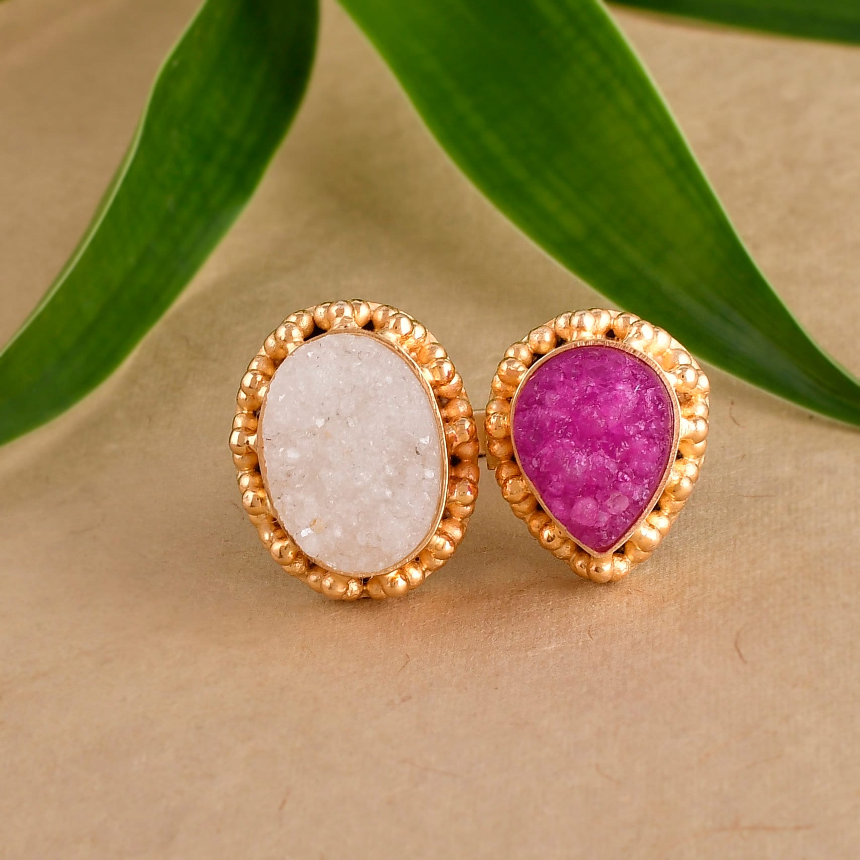 Handgefertigter Ring, Rosa Druzy Zwei Edelstein Weißer Einfassungsring, Verstellbarer Ring Für Frauen, Stapelbarer von Daanijewels