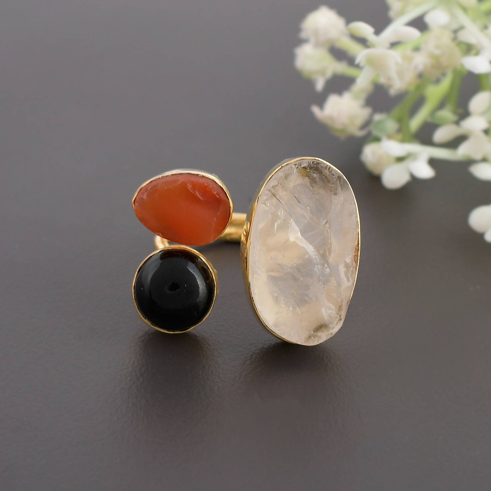 Kristall Quarz Ring, Drei Stein Heilring, Schwarzer Onyx Roher Karneol Meditation Schmuck, Verstellbarer Geschenk von Daanijewels