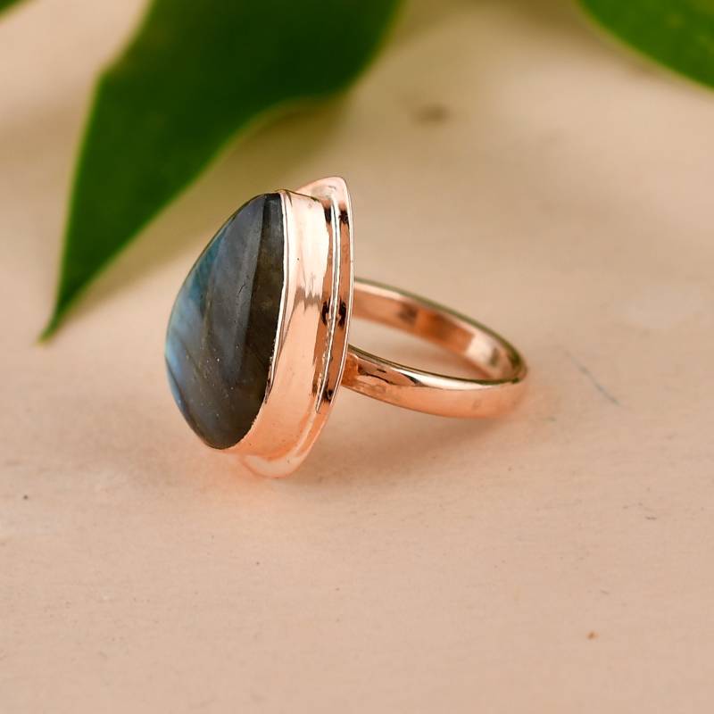 Labradorit Ring, Handgefertigter 18K Rosé Vergoldeter Einzigartiger Designer Neuster Brautring von Daanijewels