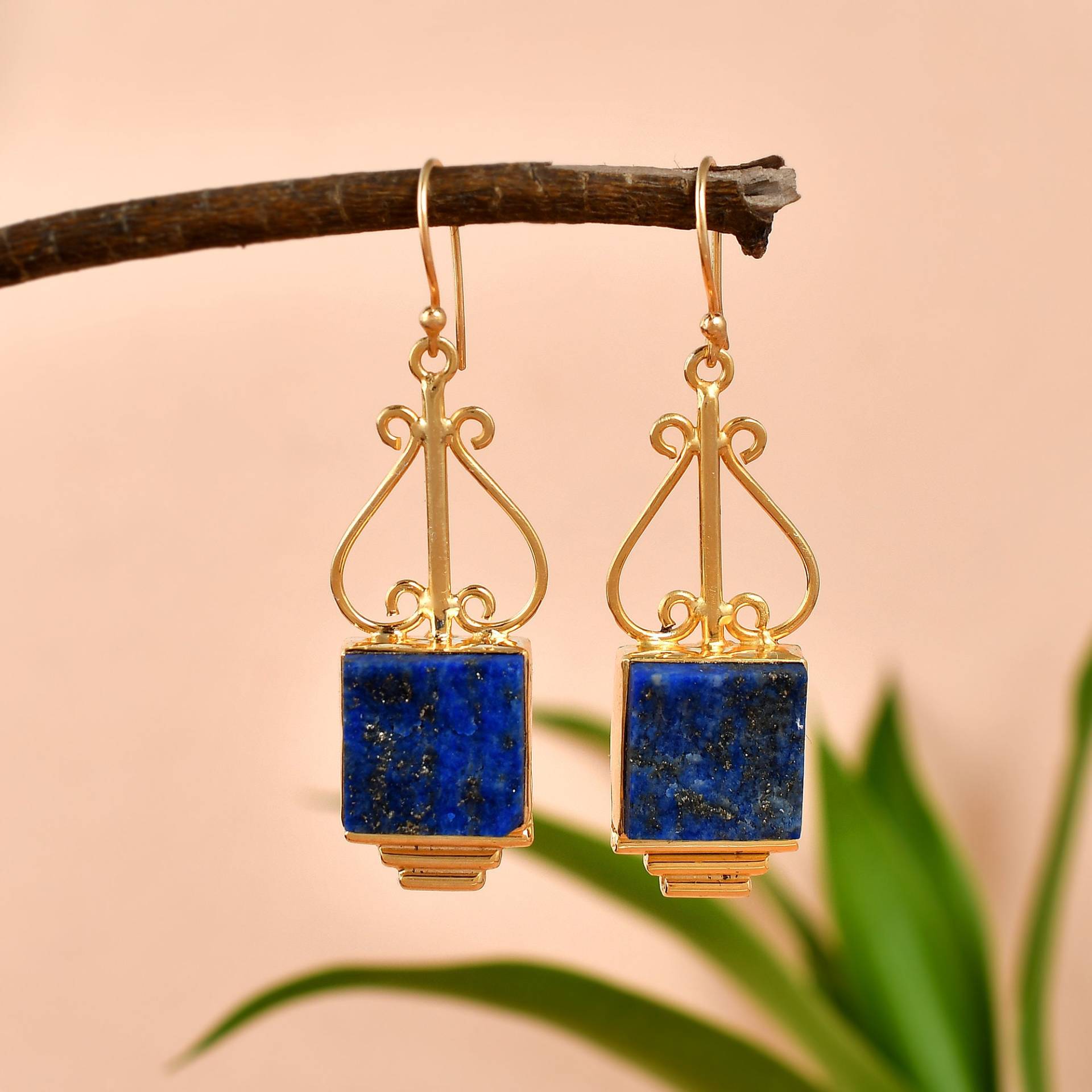 Lapis Lazuli Ohrringe, Handgemachte Moderne Schmuck, September Geburtsstein Ohrring, Hochzeitsgeschenk 18K Vergoldet von Daanijewels