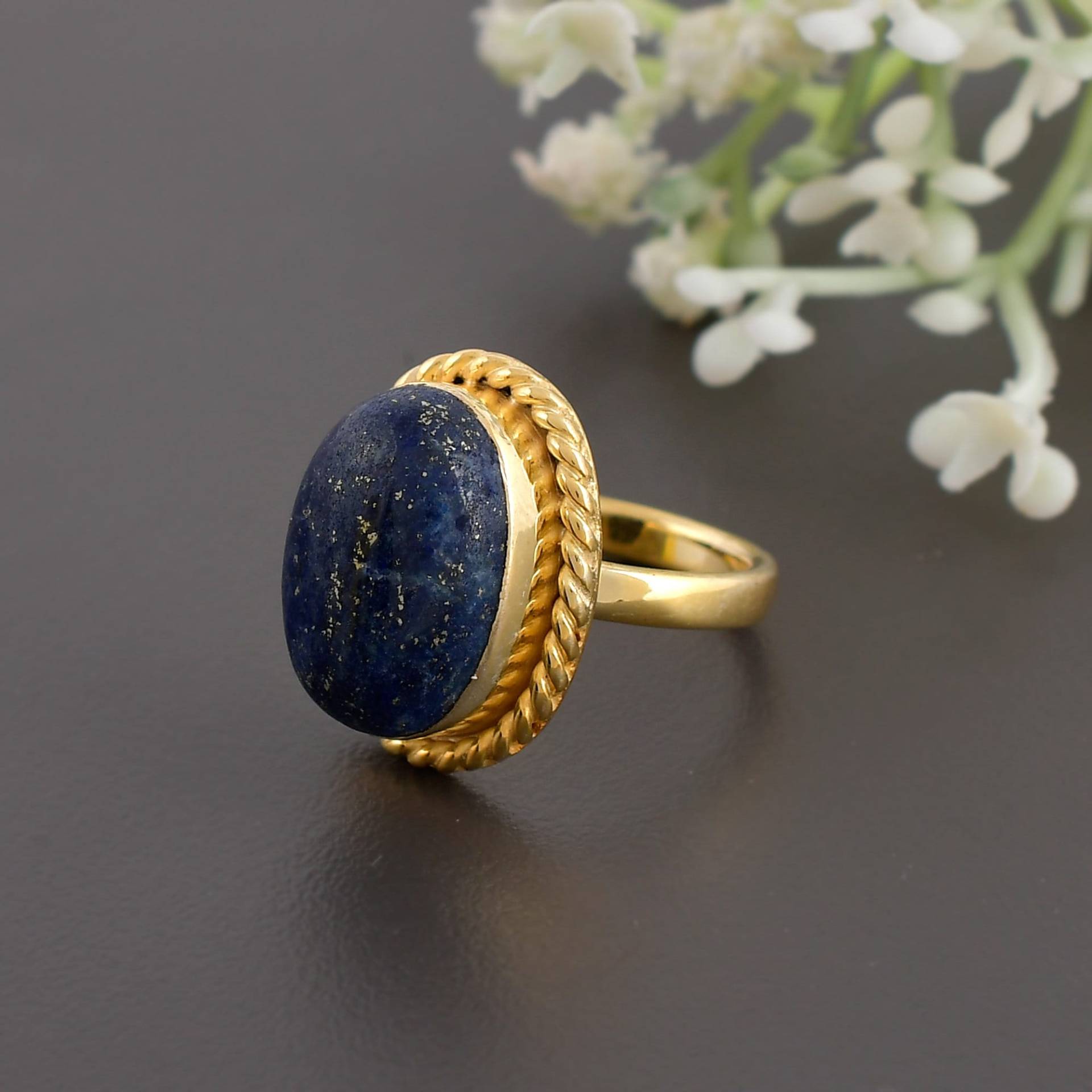 Lapis Lazuli Ring, Zierliche Ovaler Stein Blauer Handgemachter Gold Verlobungsring, Frauen Geschenk Für von Daanijewels