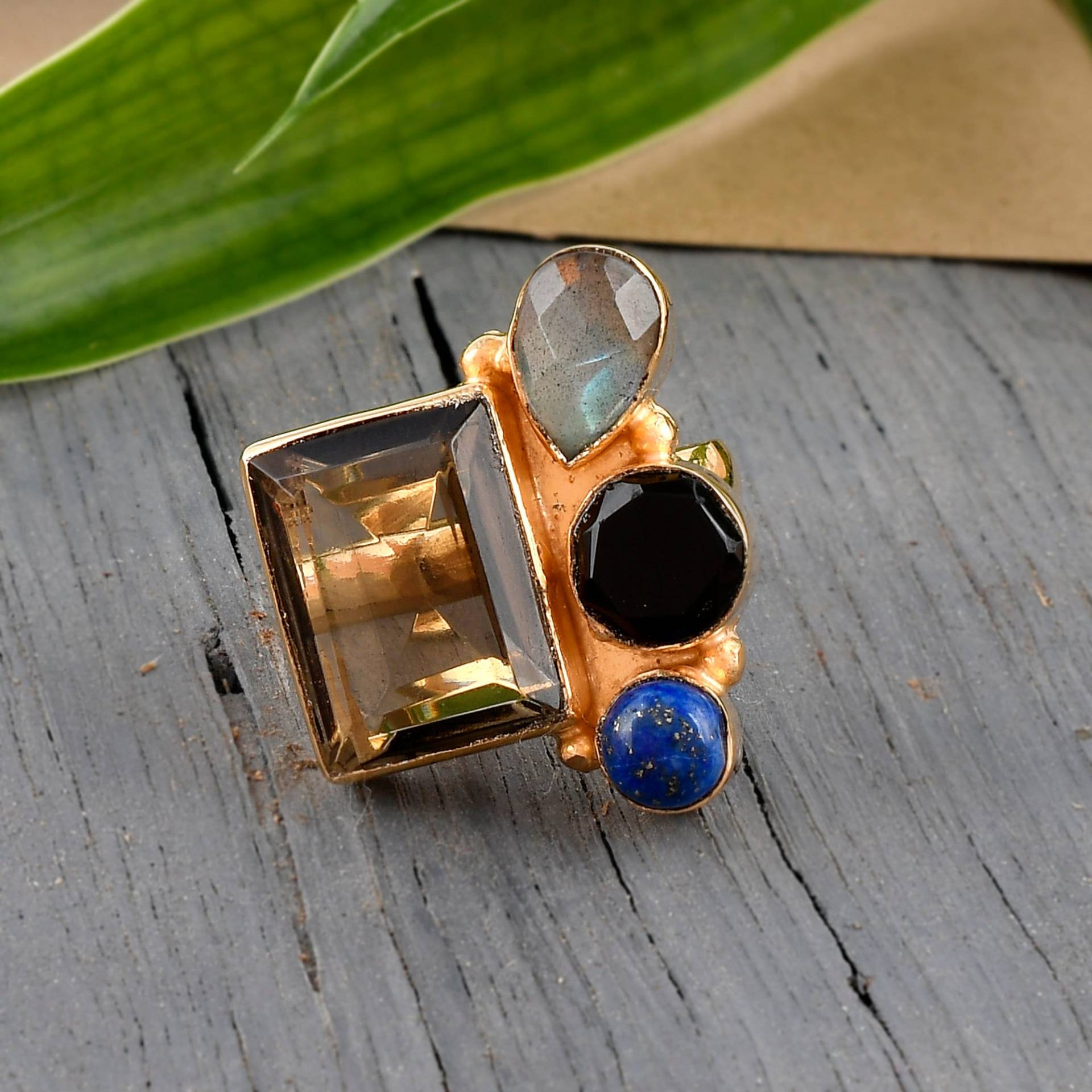 Natürlicher Rauchquarz Ring, Vier Edelstein Rechteckförmiger Lapis Lazuli Schwarzer Onyx Handgemachter Labradorit Ring von Daanijewels