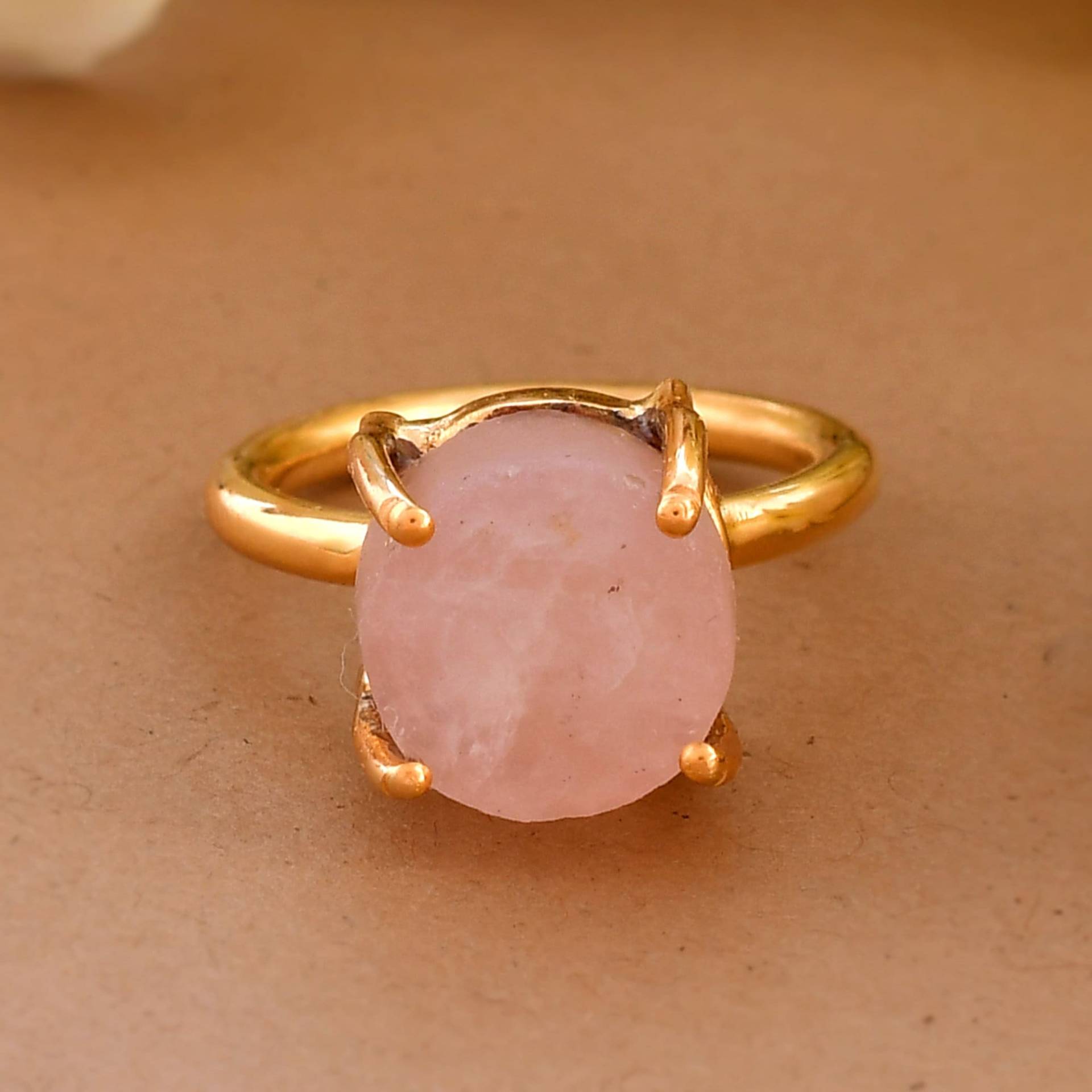 Natürlicher Rosenquarz Ring, Handgemachter Runder Stein Einzelstück Schmuck, Herz Chakra Rosa Quarz Uncut Ring von Daanijewels